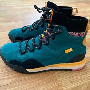 The North Face Women’s Back-To-Berkeley III Sport Waterproof boots